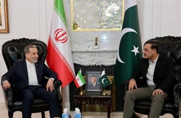 I.R. Iran, Ministry of Foreign Affairs- Iran’s Foreign Minister meets Pakistan army chief discusses ceasefire regional stability